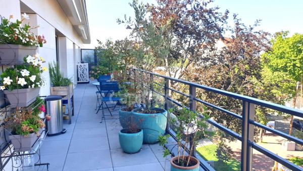 Appartement 4 pièces dernier étage avec terrasse de 52 m2 SAINT MAUR DES FOSSES (94)