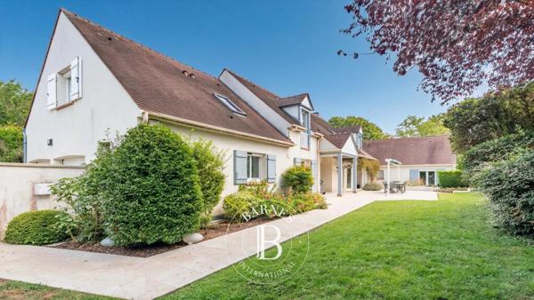 Saint-Germain-en-Laye, Maison 6 Chambres -  276 m² à vendre