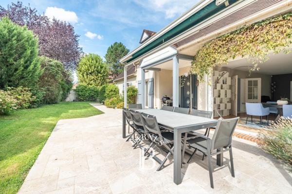 Saint-Germain-en-Laye, Maison 6 Chambres -  276 m² à vendre