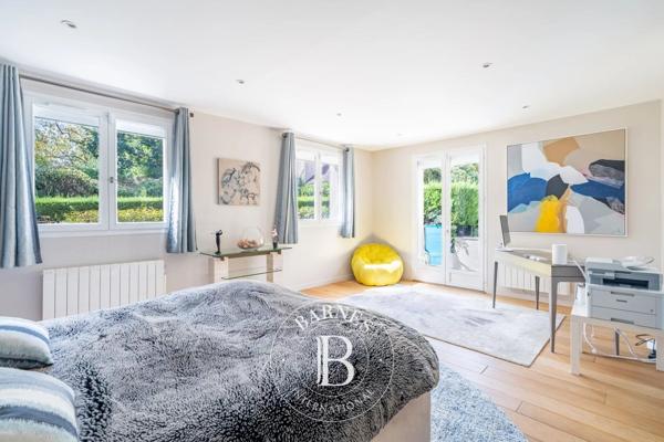 Saint-Germain-en-Laye, Maison 6 Chambres -  276 m² à vendre