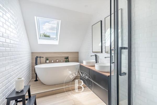 Saint-Germain-en-Laye, Maison 6 Chambres -  276 m² à vendre