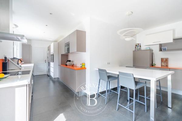 Saint-Germain-en-Laye, Maison 6 Chambres -  276 m² à vendre