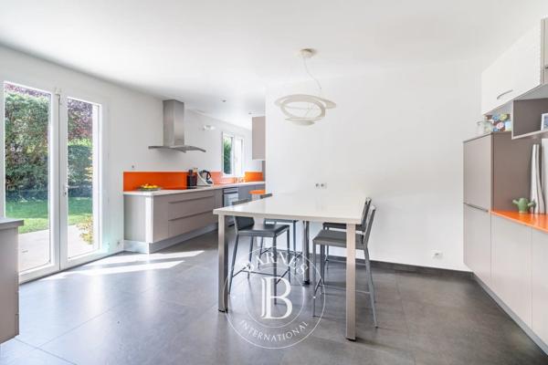 Saint-Germain-en-Laye, Maison 6 Chambres -  276 m² à vendre