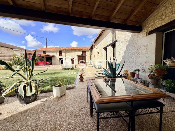 CACHET EXCEPTIONNEL -  maison avec dépendances et jardin arboré