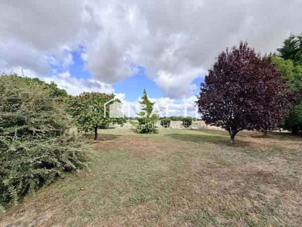 CACHET EXCEPTIONNEL -  maison avec dépendances et jardin arboré