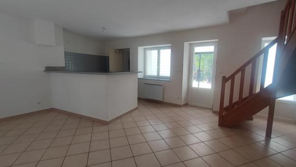 Vernoux-en-Vivarais (07240) Maison de village avec jardin