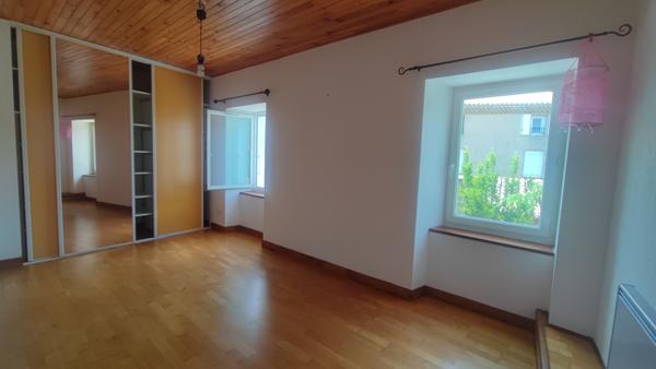 Vernoux-en-Vivarais (07240) Maison de village avec jardin