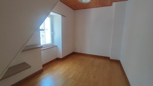 Vernoux-en-Vivarais (07240) Maison de village avec jardin