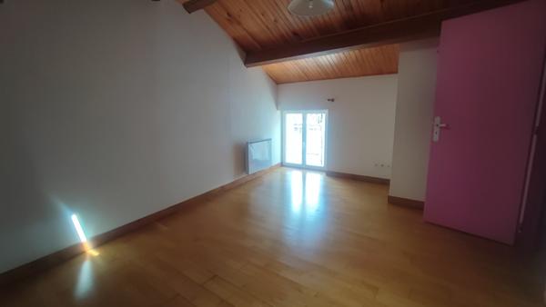 Vernoux-en-Vivarais (07240) Maison de village avec jardin