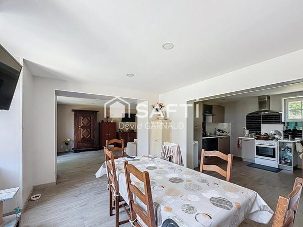 Maison rénovée avec une seconde maison et dépendances entre Barbezieux et Angoulême