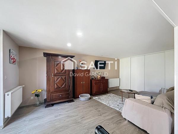 Maison rénovée avec une seconde maison et dépendances entre Barbezieux et Angoulême