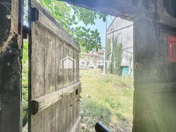 Maison rénovée avec une seconde maison et dépendances entre Barbezieux et Angoulême