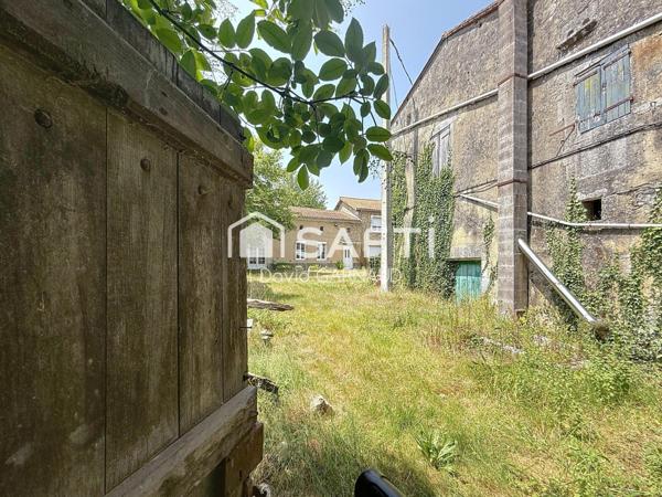 Maison rénovée avec une seconde maison et dépendances entre Barbezieux et Angoulême