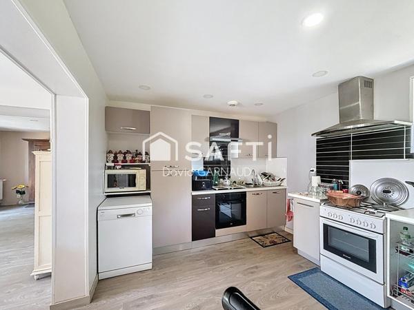 Maison rénovée avec une seconde maison et dépendances entre Barbezieux et Angoulême