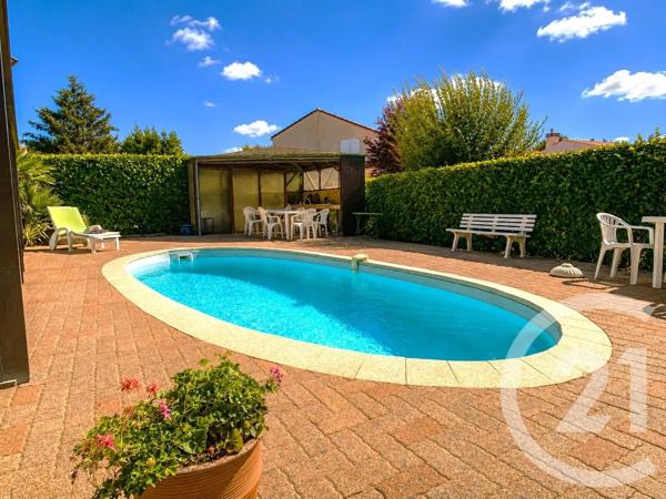 Maison à vendre  6 pièces - 158,21 m 2   LA ROCHE SUR YON  - 85