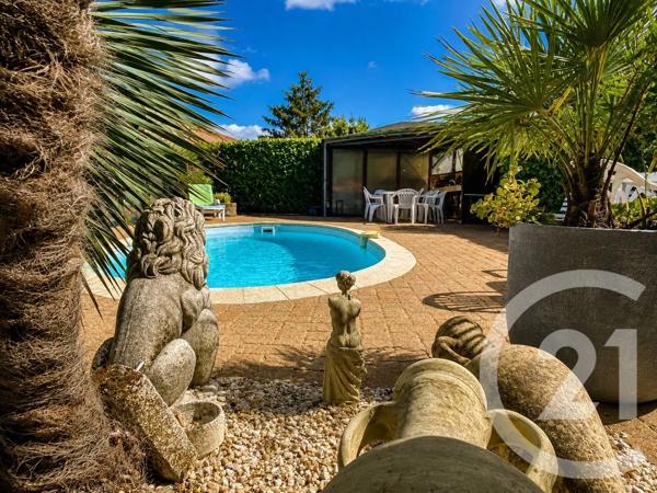 Maison à vendre  6 pièces - 158,21 m 2   LA ROCHE SUR YON  - 85
