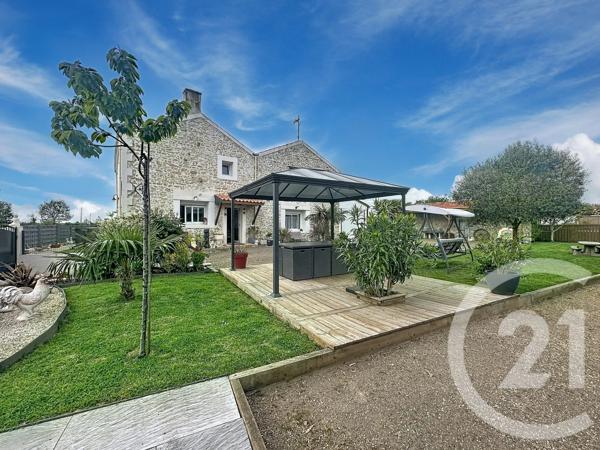 Maison à vendre  6 pièces - 158,21 m 2   LA ROCHE SUR YON  - 85