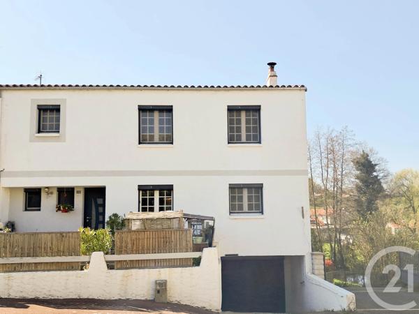 Maison à vendre  6 pièces - 158,21 m 2   LA ROCHE SUR YON  - 85