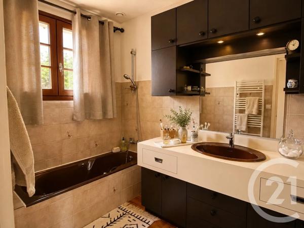 Maison à vendre  6 pièces - 158,21 m 2   LA ROCHE SUR YON  - 85