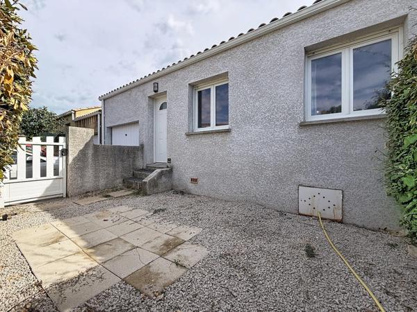 GIGNAC (34) Maison à vendre 4 pièces de plain pied 92 m2, 250 m2 de terrain, garage, parking.