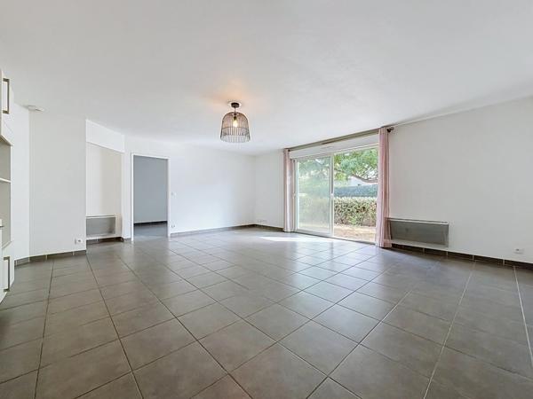 GIGNAC (34) Maison à vendre 4 pièces de plain pied 92 m2, 250 m2 de terrain, garage, parking.