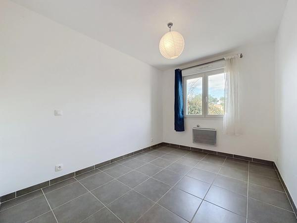 GIGNAC (34) Maison à vendre 4 pièces de plain pied 92 m2, 250 m2 de terrain, garage, parking.