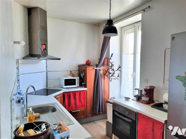Immeuble commercial + 2 logements