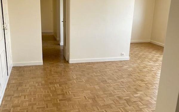 Appartement à louer    3 pièces • 73 m2 Châtillon