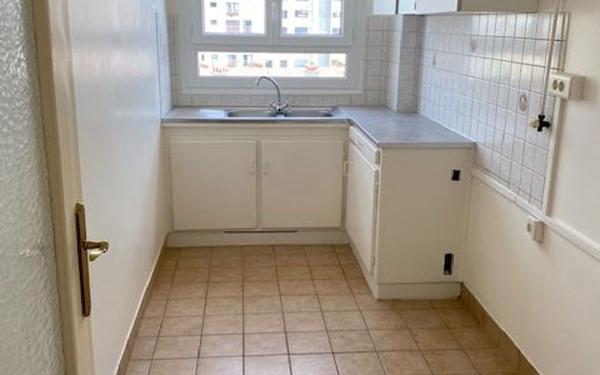 Appartement à louer    3 pièces • 73 m2 Châtillon