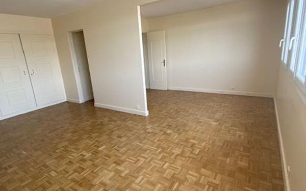 Appartement à louer    3 pièces • 73 m2 Châtillon