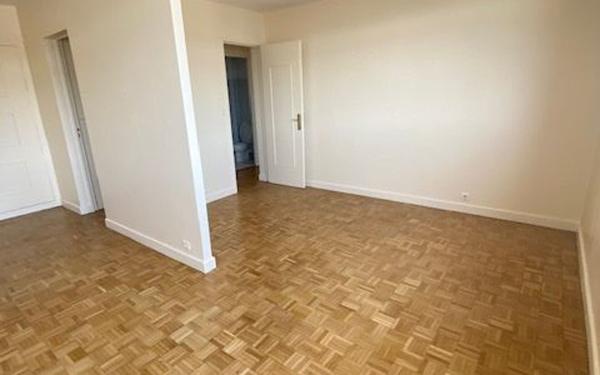 Appartement à louer    3 pièces • 73 m2 Châtillon