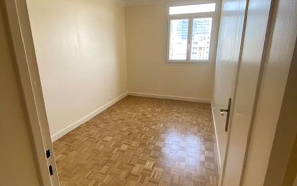 Appartement à louer    3 pièces • 73 m2 Châtillon