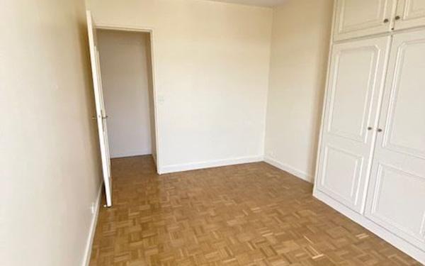 Appartement à louer    3 pièces • 73 m2 Châtillon