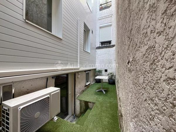 Location                                                      Duplex
                        
                     2 pièces                      18 m2                     à Clermont-Ferrand