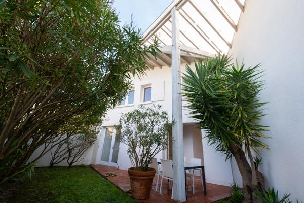 ARCHITECTURE SINGULIÈRE - 1986 - Maison d'architecte avec jardin et garage - Bordeaux
