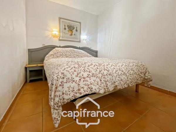 Domaine et golf de Pont Royal, appartement en rez-de-jardin de 42 m2 , 1 chambre et un chambre cabine , place de stationnement