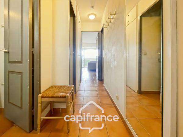 Domaine et golf de Pont Royal, appartement en rez-de-jardin de 42 m2 , 1 chambre et un chambre cabine , place de stationnement