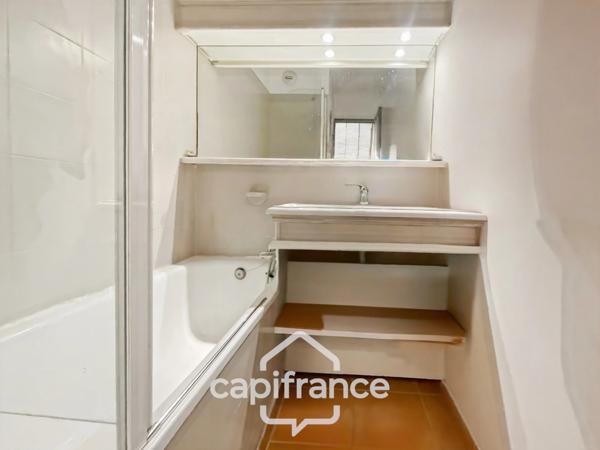 Domaine et golf de Pont Royal, appartement en rez-de-jardin de 42 m2 , 1 chambre et un chambre cabine , place de stationnement