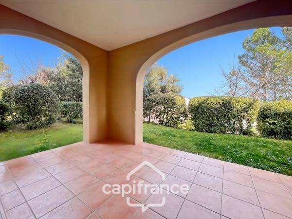 Domaine et golf de Pont Royal, appartement en rez-de-jardin de 42 m2 , 1 chambre et un chambre cabine , place de stationnement