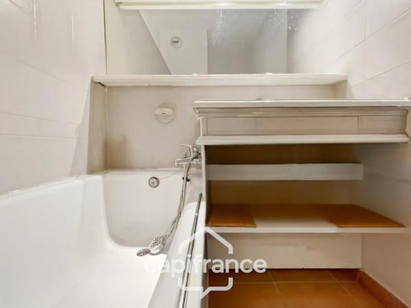 Domaine et golf de Pont Royal, appartement en rez-de-jardin de 42 m2 , 1 chambre et un chambre cabine , place de stationnement