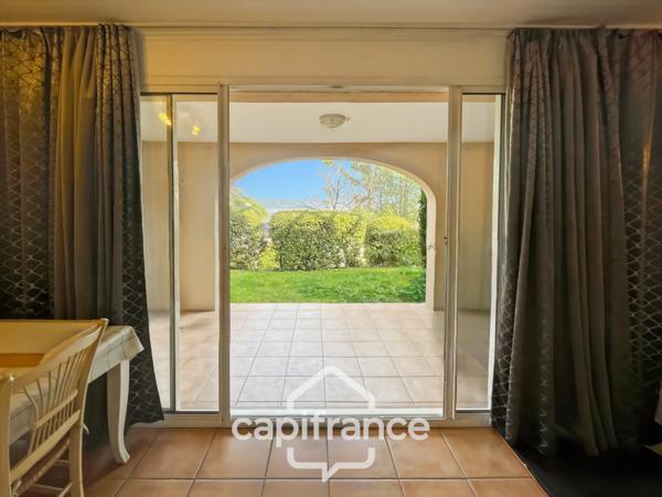 Domaine et golf de Pont Royal, appartement en rez-de-jardin de 42 m2 , 1 chambre et un chambre cabine , place de stationnement