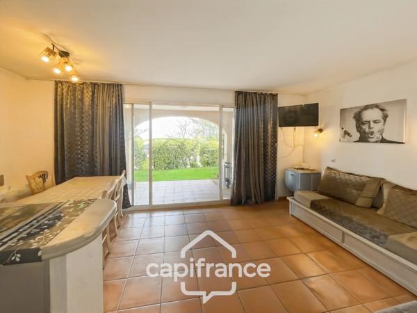 Domaine et golf de Pont Royal, appartement en rez-de-jardin de 42 m2 , 1 chambre et un chambre cabine , place de stationnement