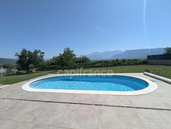 Maison à vendre  6 pièces  (38) Tullins - Maison de plain-pied de 153 m², 4 chambres, piscine, sur 2200 m² de terrain plat, superbe vue degagée
