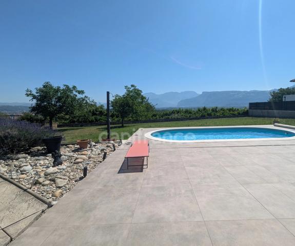Maison à vendre  6 pièces  (38) Tullins - Maison de plain-pied de 153 m², 4 chambres, piscine, sur 2200 m² de terrain plat, superbe vue degagée