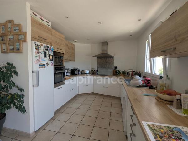 Maison à vendre  6 pièces  (38) Tullins - Maison de plain-pied de 153 m², 4 chambres, piscine, sur 2200 m² de terrain plat, superbe vue degagée