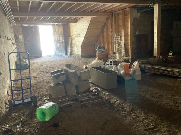 Grand local à usage de stockage