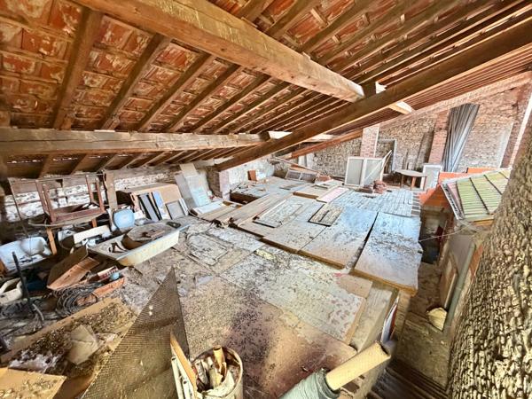 IMMEUBLE DE RAPPORT DE 316 M2, À RÉNOVER, COMMERCE LOUÉ 300€/MOIS, DÉPENDANCES DE 130 M2, POSSIBILITÉ DE RÉALISER PLUSIEURS APPARTEMENTS