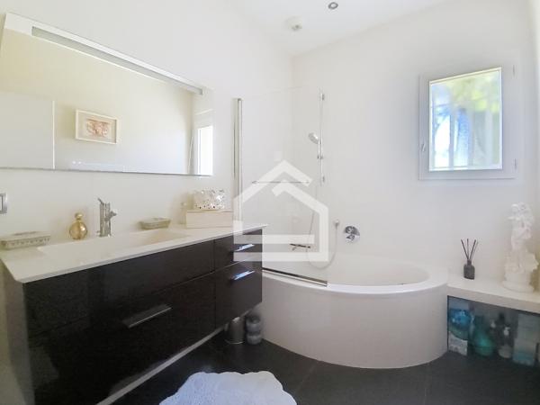 Maison 8 pièce(s) 4 chambre(s) 195 m²