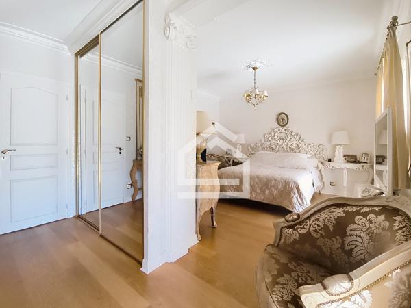 Maison 8 pièce(s) 4 chambre(s) 195 m²