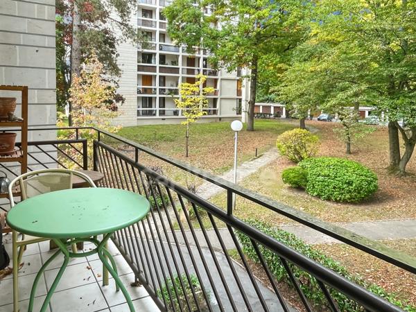 Bel Appartement rénové avec balcon à vendre 3 pièces CHANTILLY (60) - box Garage - CENTRE VILLE CHANTILLY - GARE PARIS TER 25min - CDG 35 MIN